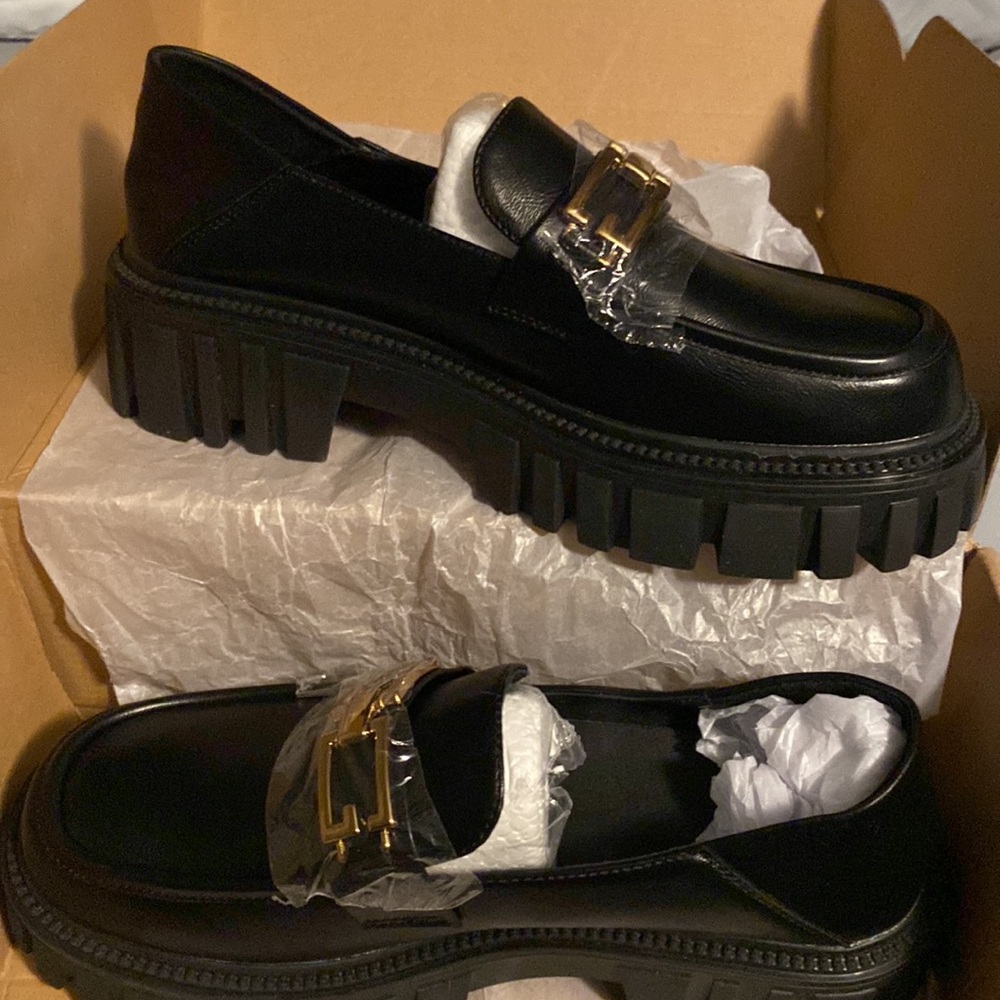 Loafers With Chain